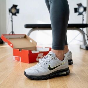 NEW! Nike Air Max 2017 Wolf Grey Black Wmns 9 / Mens 7.5 BNIB
